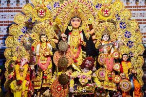 ঠাকুরদালানে বেঁধে রাখা হয় দেবীকে, বাংলার ‘শিকল বাঁধা দুর্গা’র মাহাত্ম্য জানেন?