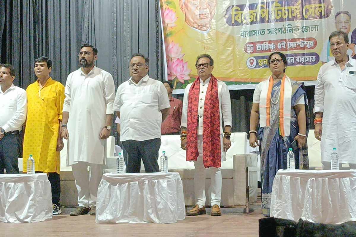 গেরুয়া হাতে নিলেই প্রার্থী হওয়া যাবে না! পুরভোটের আগে ‘নব্য’ বিজেপিকে সাফ বার্তা শমীকের