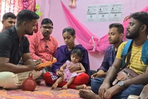 বিরল রোগে আক্রান্ত ২১ মাসের শ্রীজিতা, চিকিৎসার জন্য টিফিনের টাকা তুলে দিল ছোট্ট বর্ষা