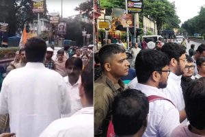 বাগেশ্বরের ছবি পোড়ানো কাণ্ডে ধুন্ধুমার ভবানীপুরে, থানার সামনে কংগ্রেস-বিজেপির হাতাহাতি