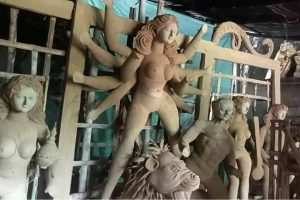অন্নপূর্ণার টাকায় উমা আরাধনা, চাঁদা না নিয়েই অসাধ্যসাধন বাংলার ‘দুর্গা’দের