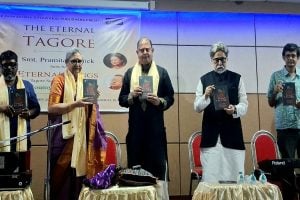 ছন্দ-অন্ত্যমিল অক্ষুণ্ন রেখে ৫০টি রবীন্দ্রসঙ্গীতের অনুবাদ, প্রকাশিত সৌম্য ভট্টাচার্যের ‘ইটারনাল সংস’ 