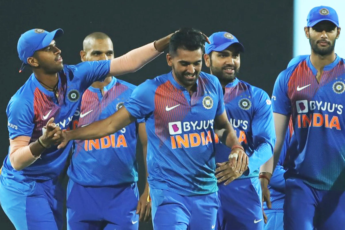 লক্ষাধিক টাকার ব্যাট চুরি! ‘মোদি-যোগীর কাছে অভিযোগ করব’, ‘হুমকি’ তারকা ক্রিকেটারের 