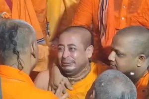 জীবিত মাকে দেখতে দেয়নি প্রশাসন, এবার জেলে মাতৃশ্রাদ্ধ করতে চেয়ে আবেদন চিন্ময় প্রভুর