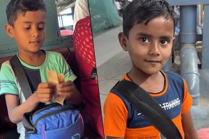 সব শৈশব কাটে না ‘দুধে-ভাতে’, মা-বোনের মুখে খাবার তুলে দিতে ৮ বছরেই ট্রেনের হকার শুভঙ্কর!  