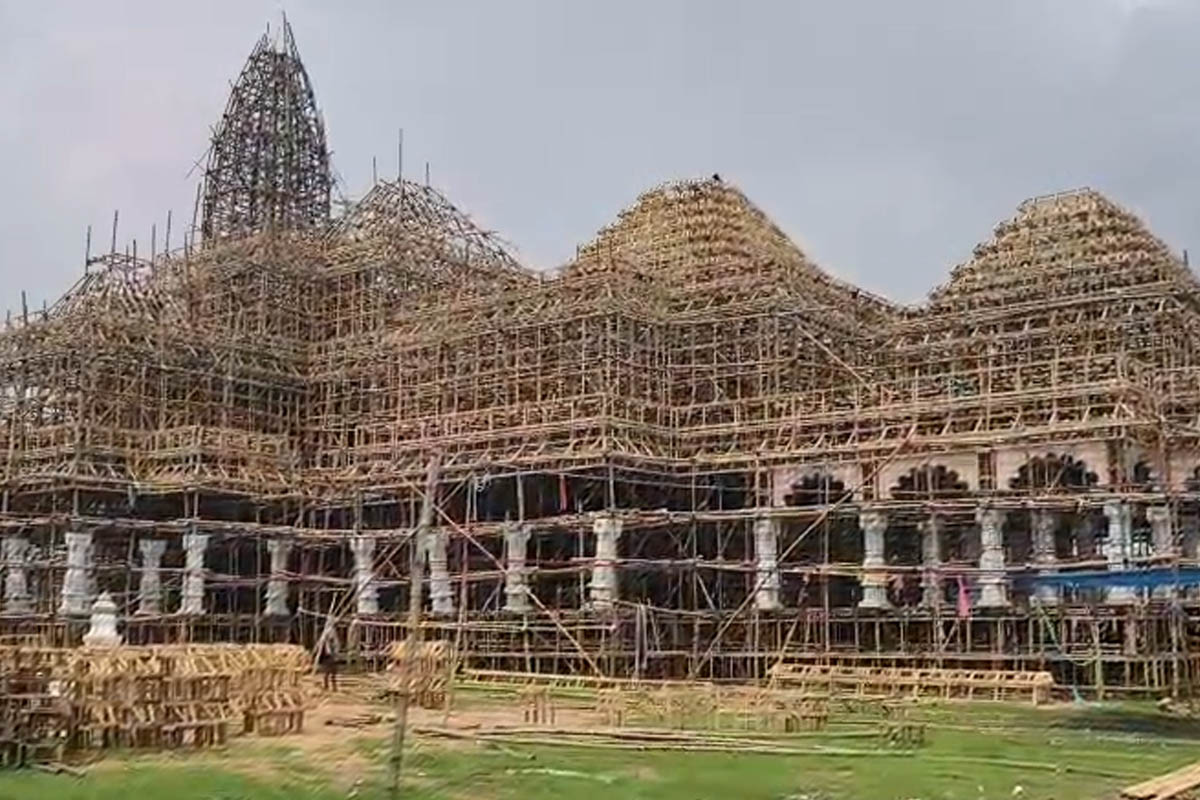 অযোধ্যা এখন বাংলাতেও! রামমন্দিরের আদলে তৈরি হচ্ছে দুর্গামণ্ডপ, কোথায় জানেন?