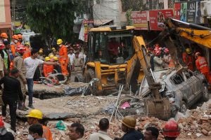 ‘কানে বাজছে আর্তনাদ’, বলছেন প্রতিবেশী তরুণীরা, দিল্লিতে বাড়ি ভাঙার ভয়ংকর ভিডিও ভাইরাল