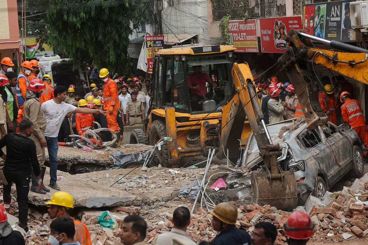 ‘কানে বাজছে আর্তনাদ’, বলছেন প্রতিবেশী তরুণীরা, দিল্লিতে বাড়ি ভাঙার ভয়ংকর ভিডিও ভাইরাল