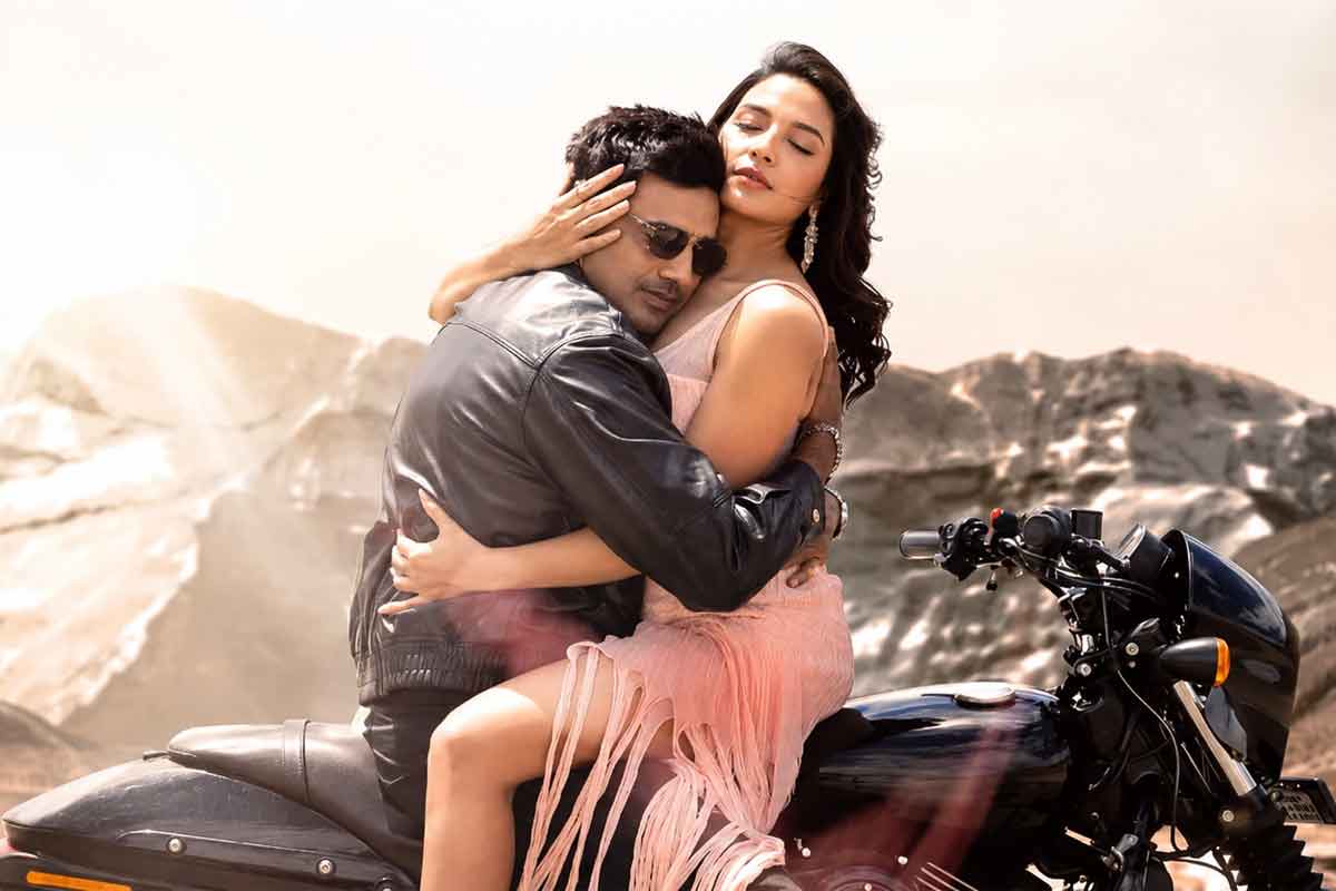 শুভশ্রীর সঙ্গে সকলের সামনে কথা বলতে ‘ভয়’ পান দেব! জানেন কেন?