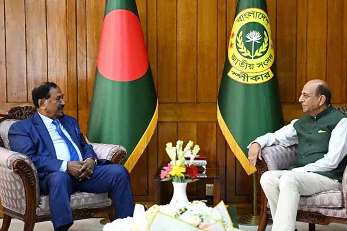 হাসিনার প্রত্যর্পণ নিয়ে টানাপোড়েনের মাঝেই বাংলাদেশের স্পিকারের সঙ্গে সাক্ষাৎ দীনেশ ত্রিবেদীর