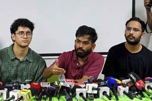 এআই দিয়ে মোদির সঙ্গে মহিলার ছবি! ‘আরশোলা’ দীপকে, সৌরভ দাসদের নোটিস দিল্লি হাই কোর্টের