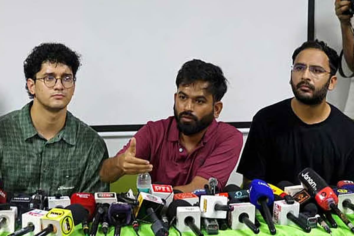 এআই দিয়ে মোদির সঙ্গে মহিলার ছবি! ‘আরশোলা’ দীপকে, সৌরভ দাসদের নোটিস দিল্লি হাই কোর্টের