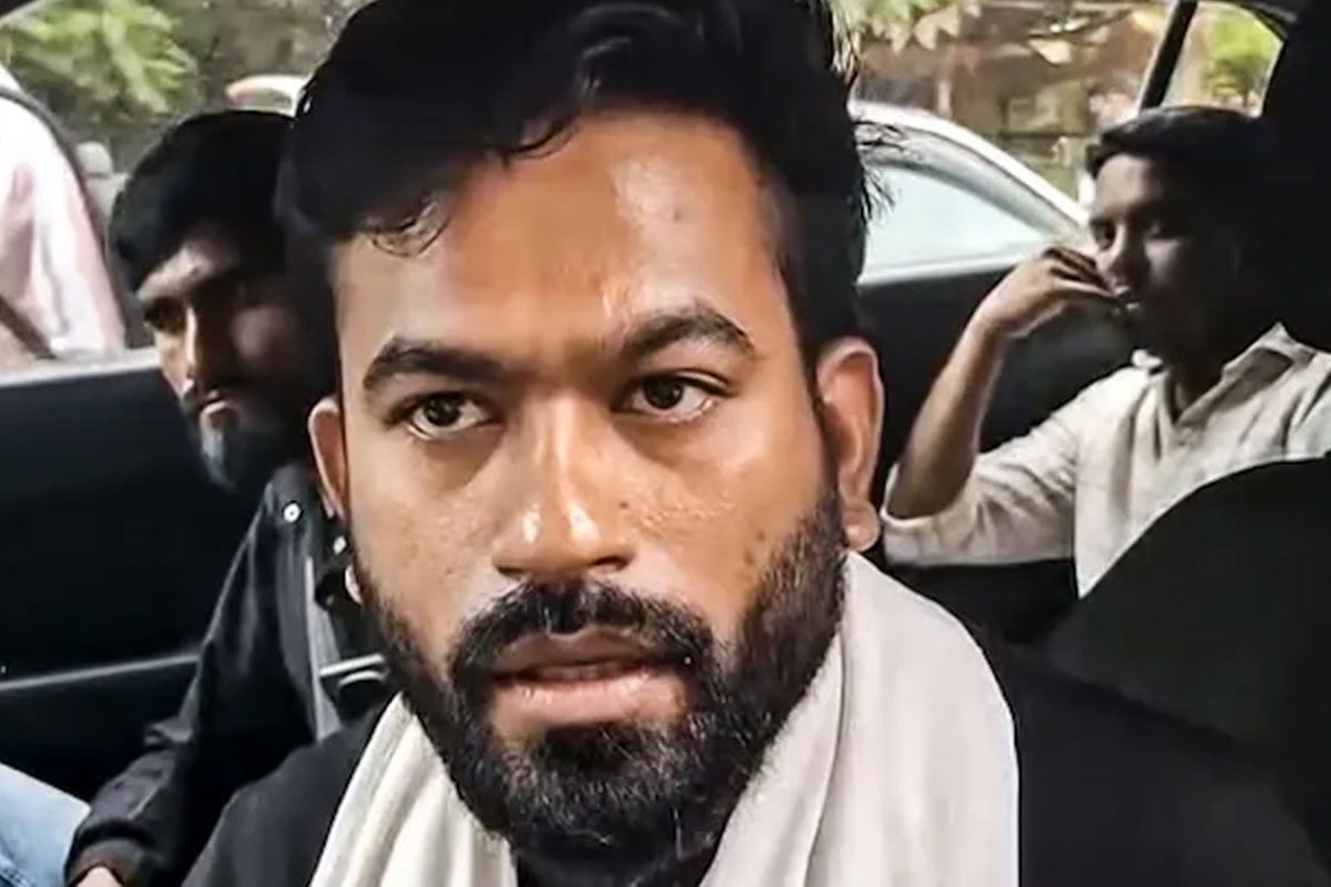 ‘মধ্যপ্রদেশের মুখ্যমন্ত্রী পদ থেকে ইস্তফা দিচ্ছি’! ‘আরশোলা’ দীপকের পোস্টে শোরগোল, ব্যাপারটা কী?