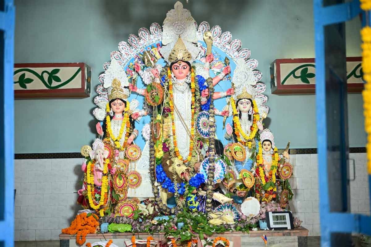 কামান দাগা হয় অষ্টমীতে, বাংলার ৩২৬ বছরের প্রাচীন দুর্গাপুজোর ইতিহাস গায়ে কাঁটা দেবে