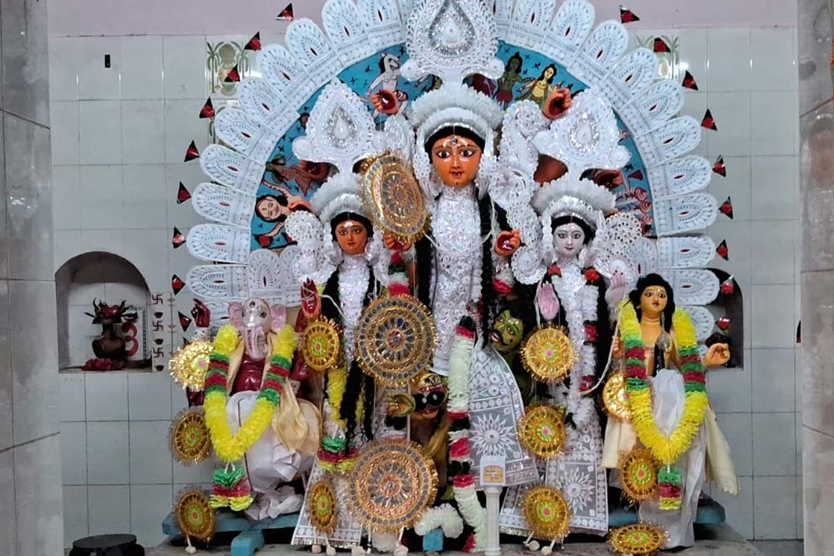 দশমীতে মায়ের পাতে চিঁড়ে, চ্যাং মাছ পোড়া! তিন শতকে অটুট  দুর্গাপুরের এই পুজোর রীতি