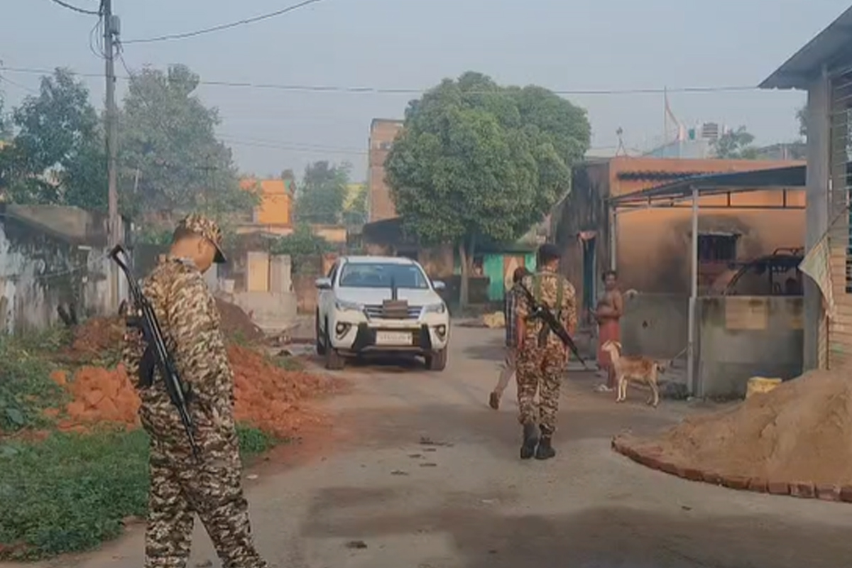 ভোর হতেই খনি এলাকায় অ্যাকশনে ইডি! ঠিকাদারের বাড়িতে তদন্তকারীরা, বাইরে জওয়ানরা