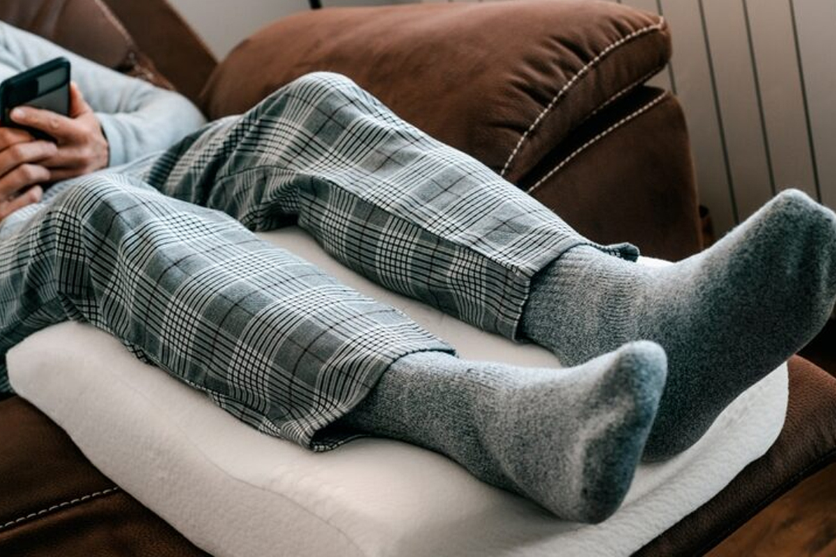 does elevating your legs strengthen your heart health benefits