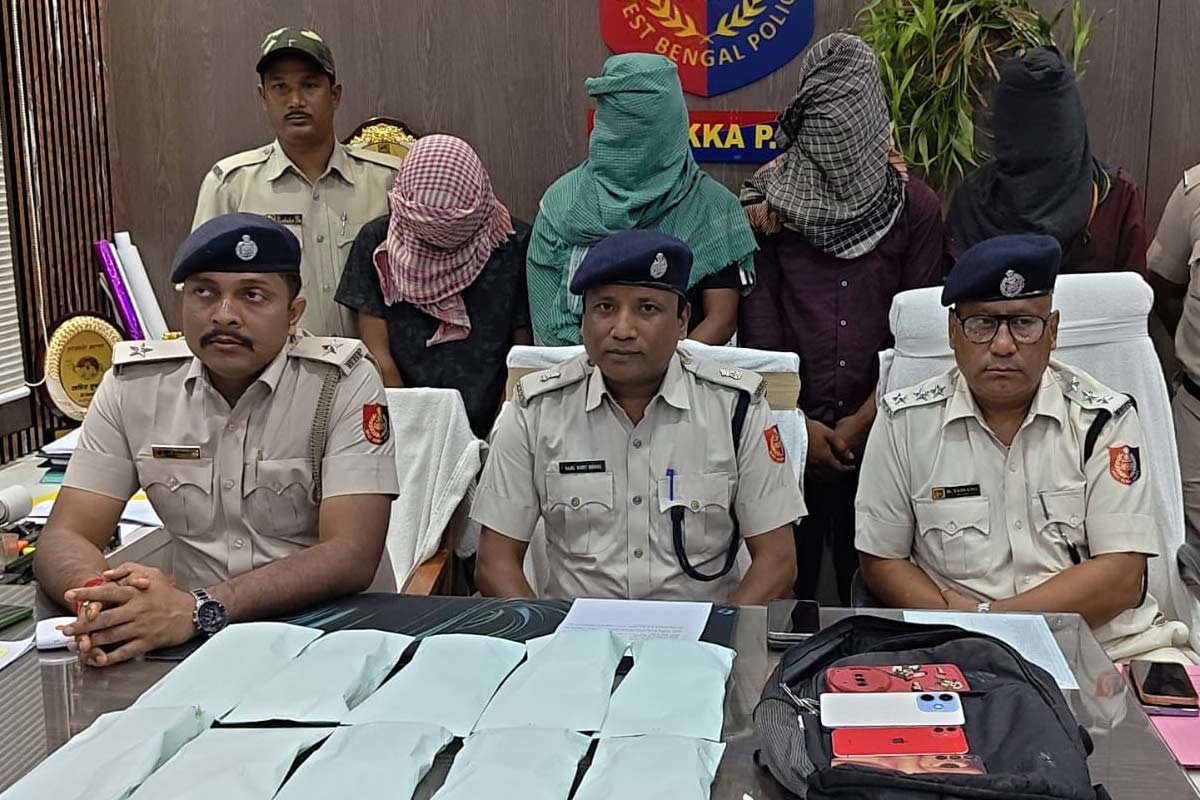 পুজোর আগে সক্রিয় মাদক পাচারচক্র! ফরাক্কায় আড়াই কোটির হেরোইন পাচারের আগে গ্রেপ্তার ৪