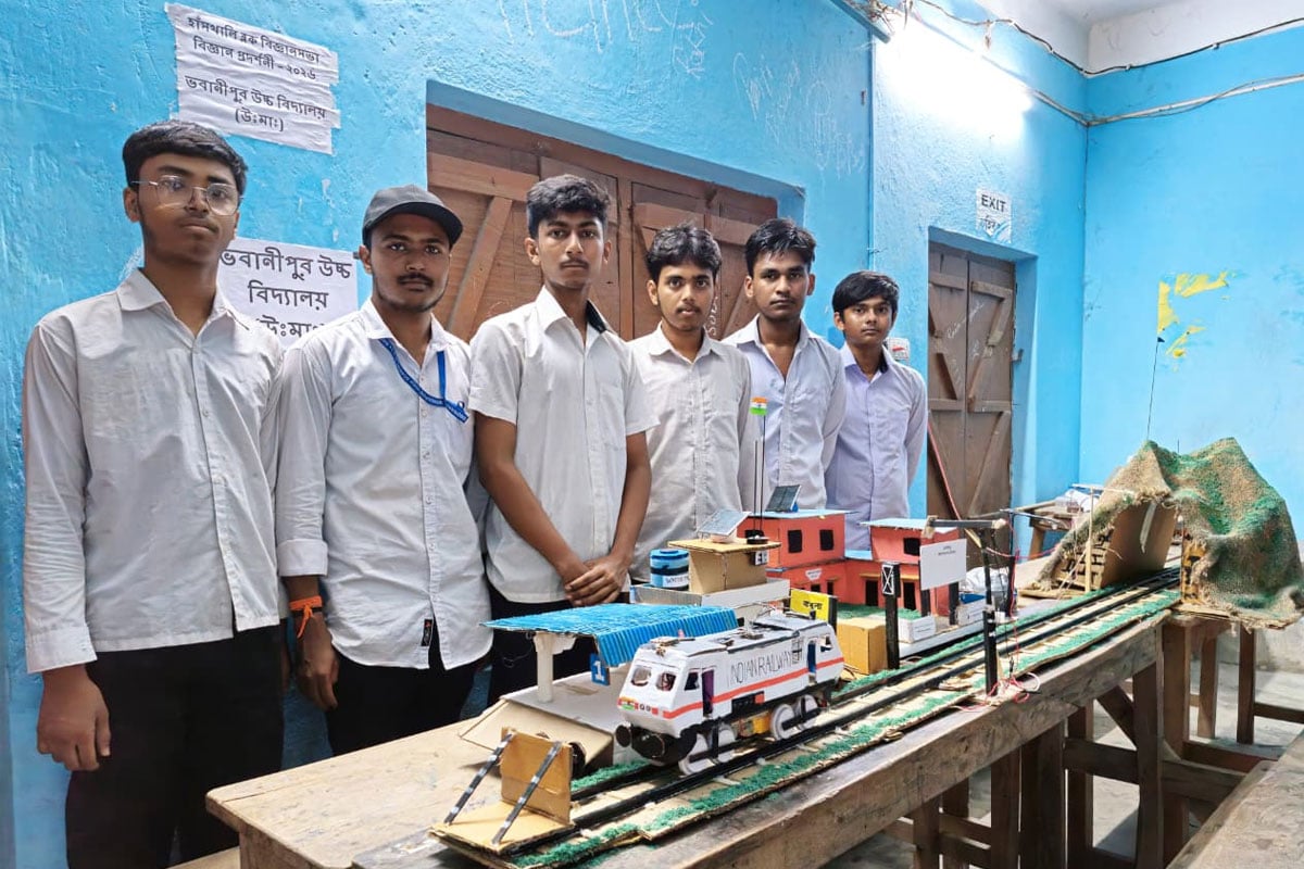 From solar trackers to Chandrayaan-3 Students hold science exhibition at 15 schools in Nadia