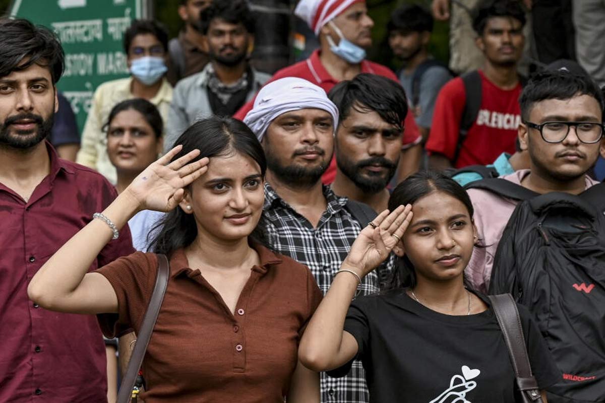 জেন জি-র মনের কথা শুনবেন মুখ্যমন্ত্রী, সমাজ-সংসারে ‘আড়াল’ আদৌ সরে কি?