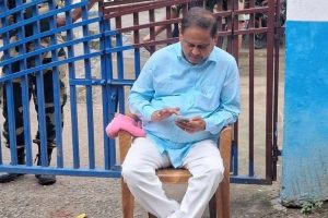 নেতা-কর্মীদের বিরুদ্ধে ‘মিথ্যা মামলা’, প্রত্যাহারের দাবিতে রেজিনগর থানার সামনে ধরনা হুমায়ুনের