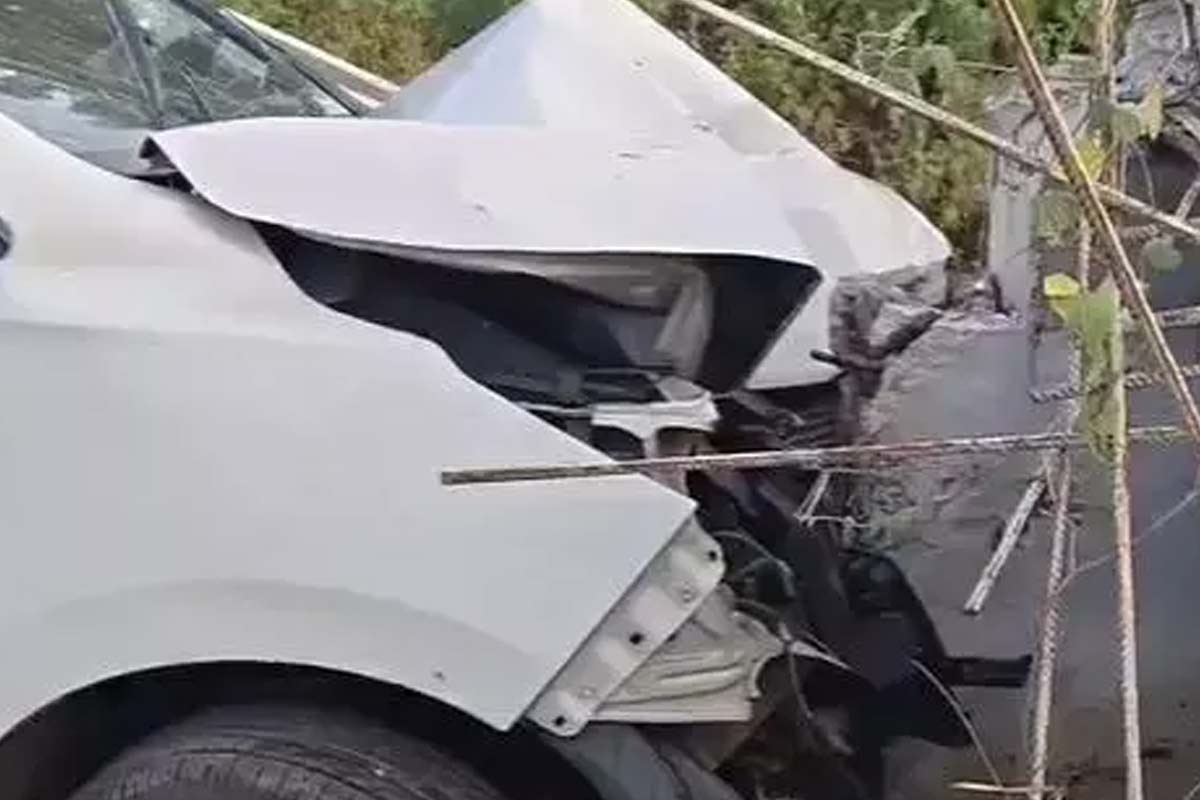 গণেশ বিসর্জন দিয়ে ফেরার পথে ভয়ংকর দুর্ঘটনা, গাড়ি উলটে মৃত একই পরিবারের ৪