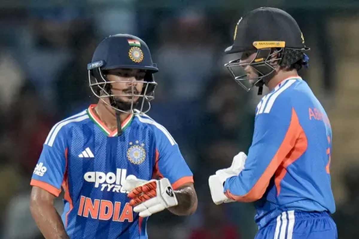 টি-টোয়েন্টির ক্রমতালিকায় মগডালে দুই ভারতীয়, এশিয়াডের দল থেকে বাদ পড়েও উন্নতি বরুণের