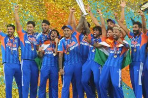 হাতে প্রেমিকার নামের ট্যাটু, আছে বিশেষ অর্থও! বলিসুন্দরীর সঙ্গে বিয়ের পিঁড়িতে বিশ্বজয়ী ক্রিকেটার?