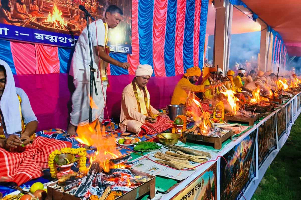 মহাভারত ও গীতার ‘১৮’ সংখ্যায় জোর, সন্দেশখালিতে অভিনব যজ্ঞে বিশ্বশান্তির বার্তা