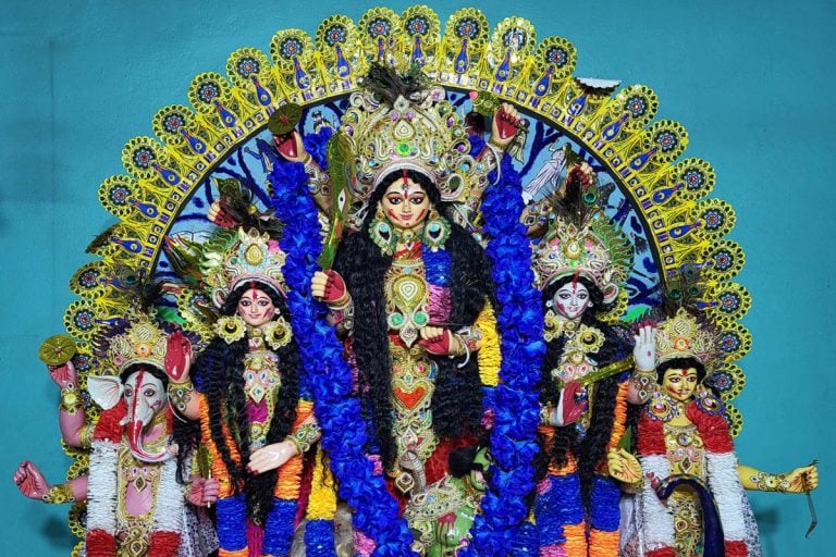 কার্তিকের পাশে কলাবউ! দুর্গার আগে মা মনসার বিসর্জন, ভিন্ন নিয়মে বাঁধা কুলডিহার এই পুজো
