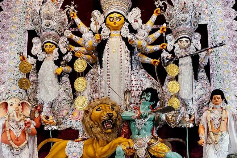 দেবী দুর্গার সঙ্গে কেন একই মণ্ডপে পূজিত হন মহিষাসুর? কী বলছে পুরাণ