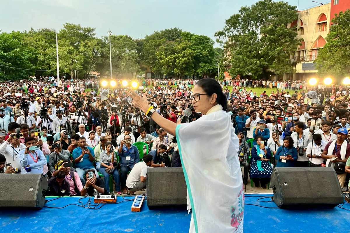 ‘নরকেও এত অত্যাচার হয় না’, হকারদের হয়ে কোর্টে লড়বেন মমতা! খোঁচা ‘অন্নপূর্ণা’ নিয়েও