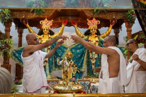 জন্মাষ্টমীর পর নন্দ উৎসবে মাতল মায়াপুর, হরিনাম সংকীর্তন আচার-অনুষ্ঠানে মুখর মন্দির চত্বর