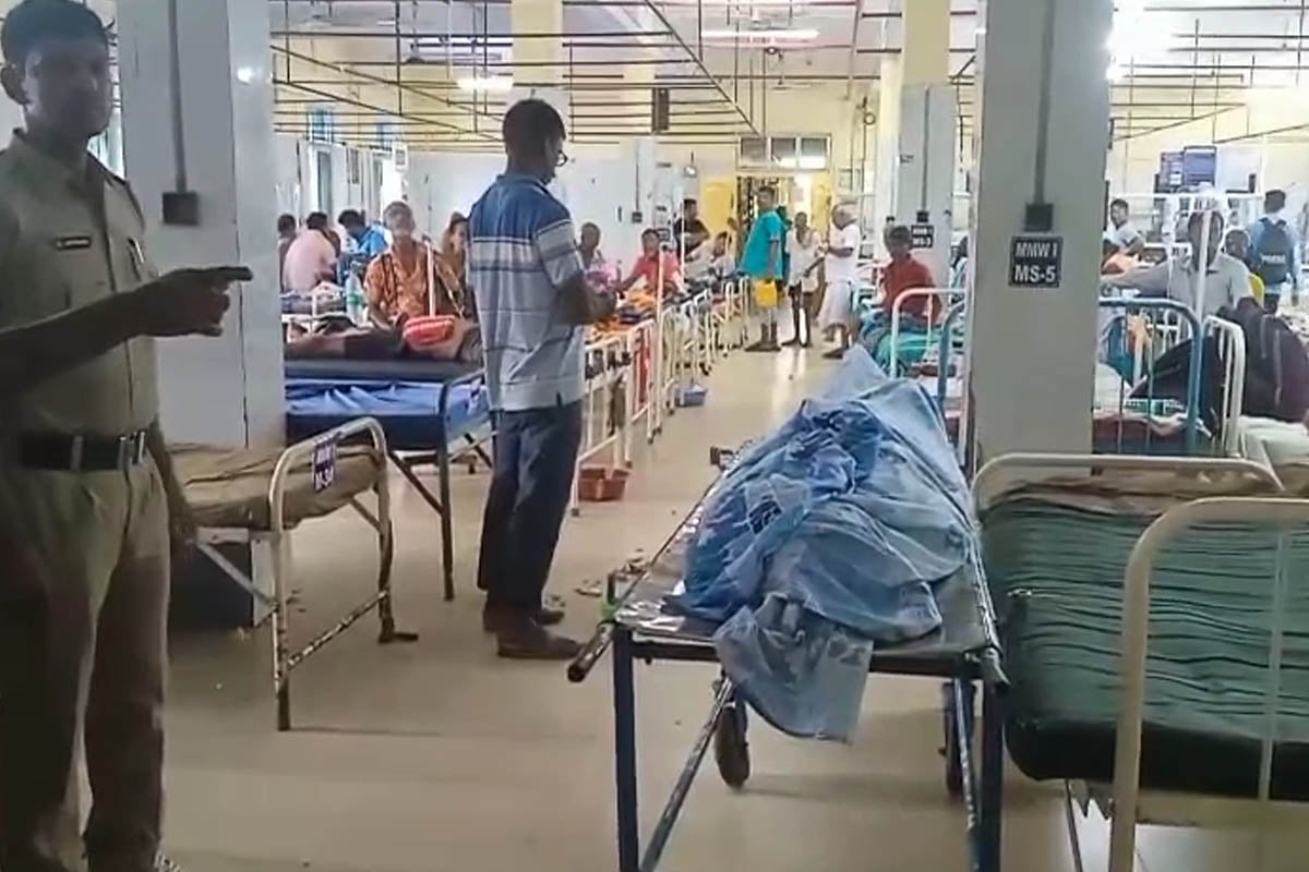 হাসপাতালের বাথরুমে রোগীর ঝুলন্ত দেহ! অস্বাভাবিক মৃত্যু ঘিরে শক্তিনগরে শোরগোল
