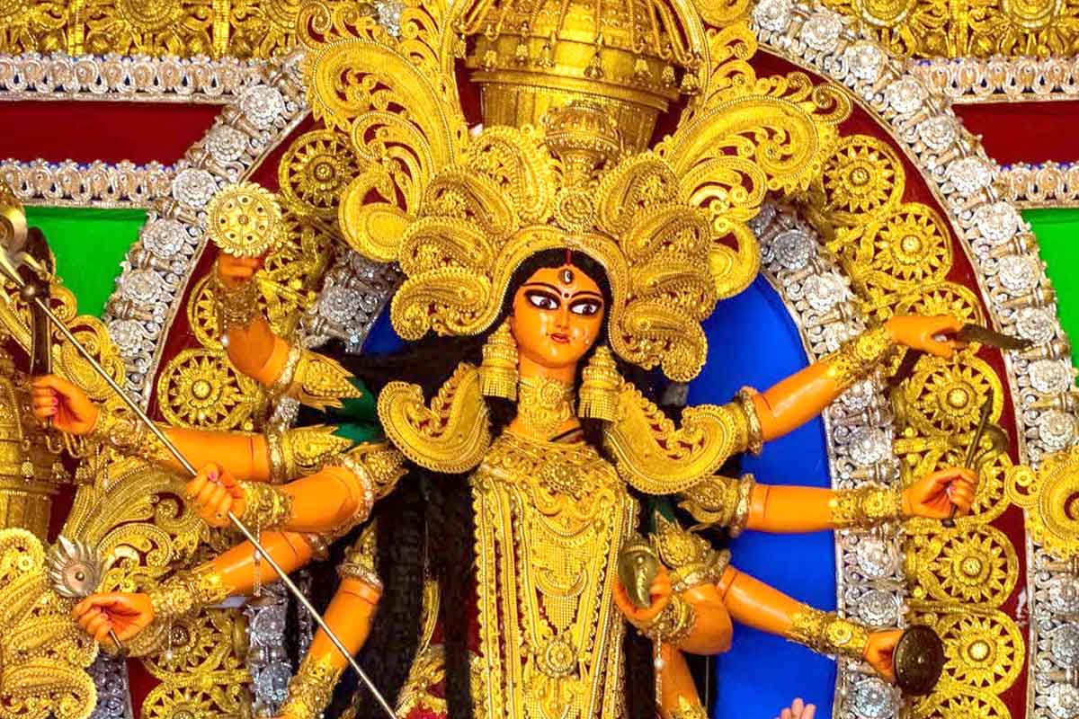 Durga Puja 2026 : maa durga to be adorned with 100 kg of gold jewellery in siliguri