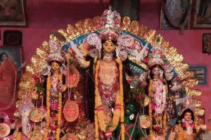 কামান দেগে হয় সন্ধিপুজো, জানেন নদিয়ার এই বনেদি বাড়িতে কেন দশভুজা নন দুর্গা?