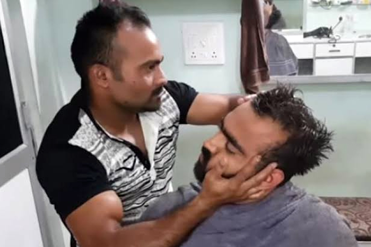 Neck cracking massage at a salon