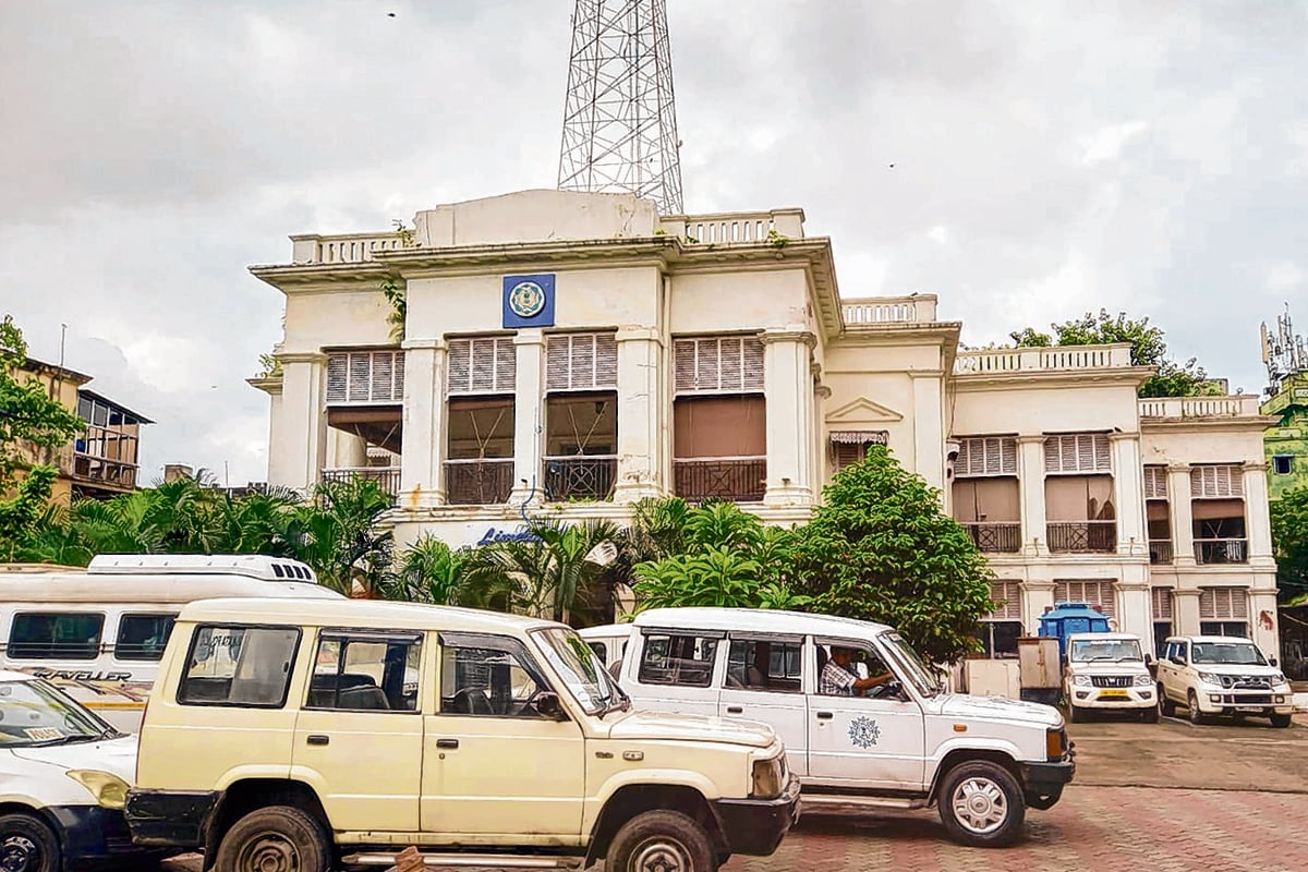 সন্ন্যাসী রাজার বাড়িতেই মহানায়কের জন্মশতবর্ষ উদযাপন করবে কলকাতা পুলিশ! তুঙ্গে প্রস্তুতি