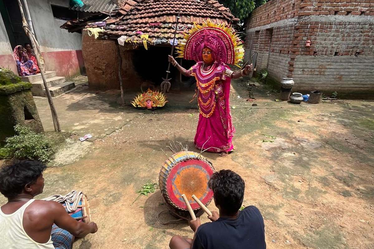 Akshay Sahis’ Inspiring Journey: From Losing a Leg to Performing Chhau as Goddess Durga