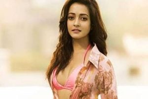 পোশাকের ফাঁকে অন্তর্বাস উঁকির ভয়! পুজোর কেনাকাটির তালিকায় এগুলি রাখতে ভুলবেন না