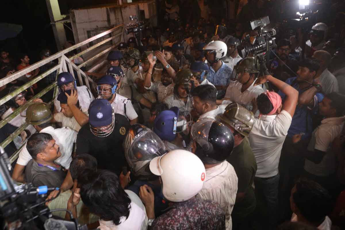 অশান্তির পর থমথমে এসআরএফটিআই, ৩টি পৃথক এফআইআর রুজু