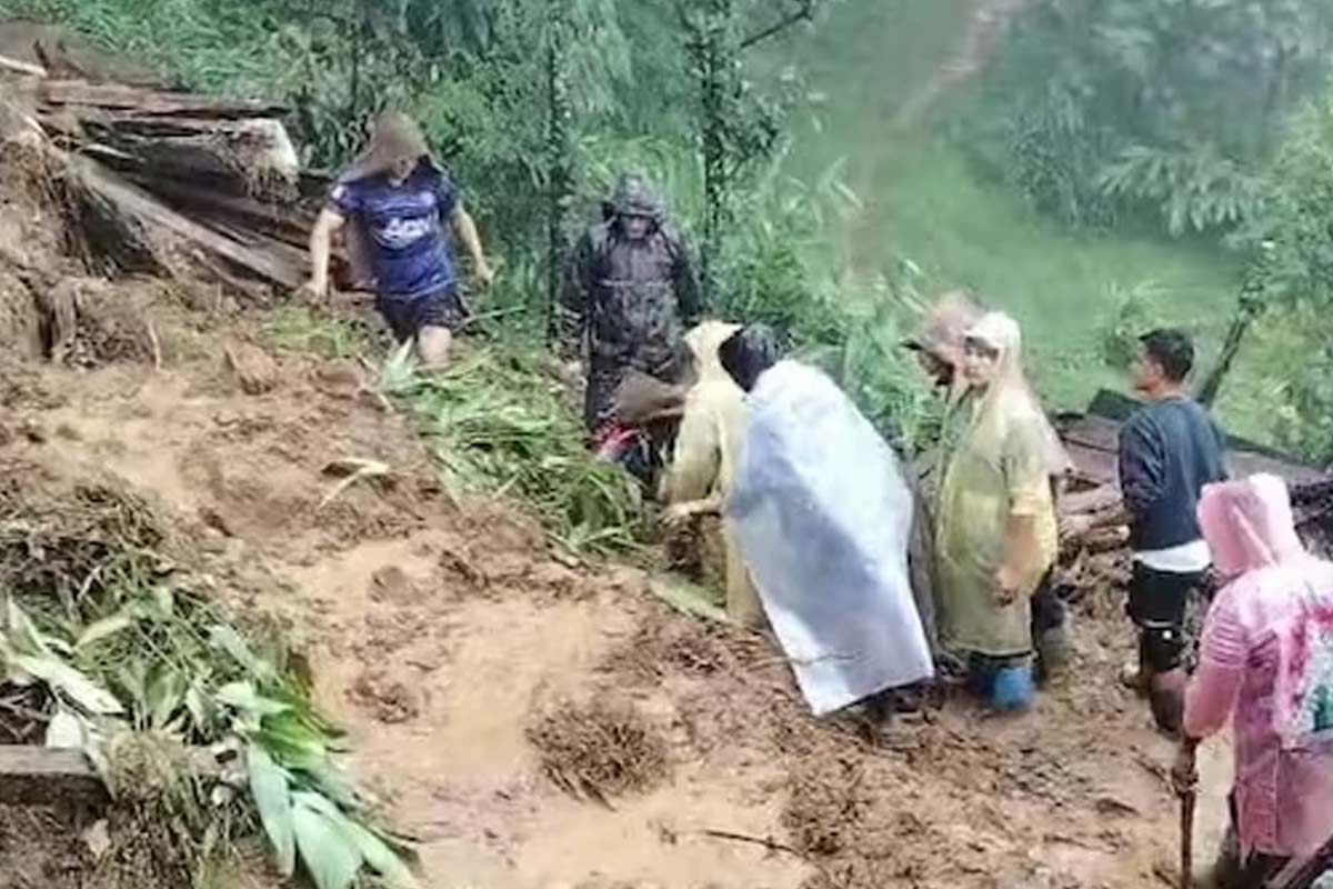 ভারী বৃষ্টিতে সিকিমের রিম্বিতে ফের ভূমিধস, অবরুদ্ধ সড়ক, বিছিন্ন যোগাযোগ ব্যবস্থা!