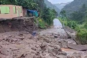শিলিগুড়ি-সিকিম ‘লাইফ লাইনে’ ধস, অবরুদ্ধ ২০ মাইল এলাকা! বৃষ্টিতে বাড়ছে তিস্তার জলস্তর