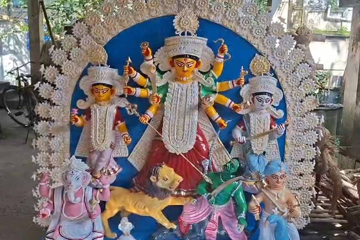 শিলিগুড়ি থেকে দক্ষিণ কোরিয়ায় পাড়ি দুর্গার, কীভাবে সোশাল মিডিয়া ঘোরাল বাংলার প্রতিমাশিল্পীর ভাগ্য?