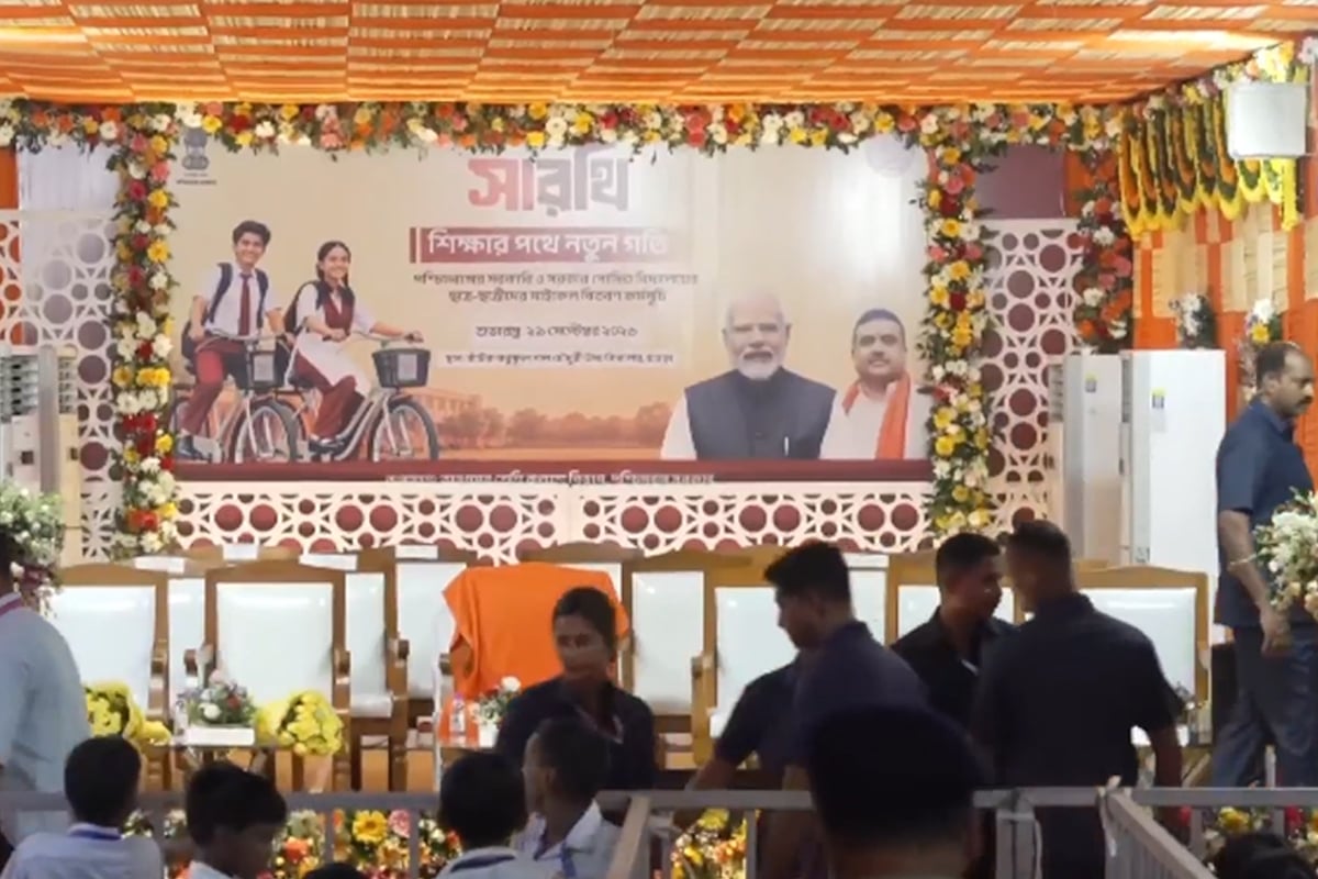 অষ্টম শ্রেণিতে উঠলেই সঙ্গী ‘সারথি’, খোলনলচে বদলে স্কুলপড়ুয়াদের সাইকেল দিলেন মুখ্যমন্ত্রী
