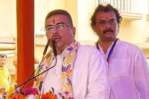 ‘বাঙালি নিরামিষ খেয়ে পুষ্পাঞ্জলি, মাছ দিয়ে প্রসাদ দিতে জানে’, বাগেশ্বর বিতর্কে সোজাসাপ্টা শুভেন্দু