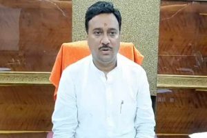 রাজ্য নির্বাচন কমিশনারের ছেলের বান্ধবীকে ‘হুমকি’, নাম জড়াতেই থানায় মন্ত্রী উমেশ