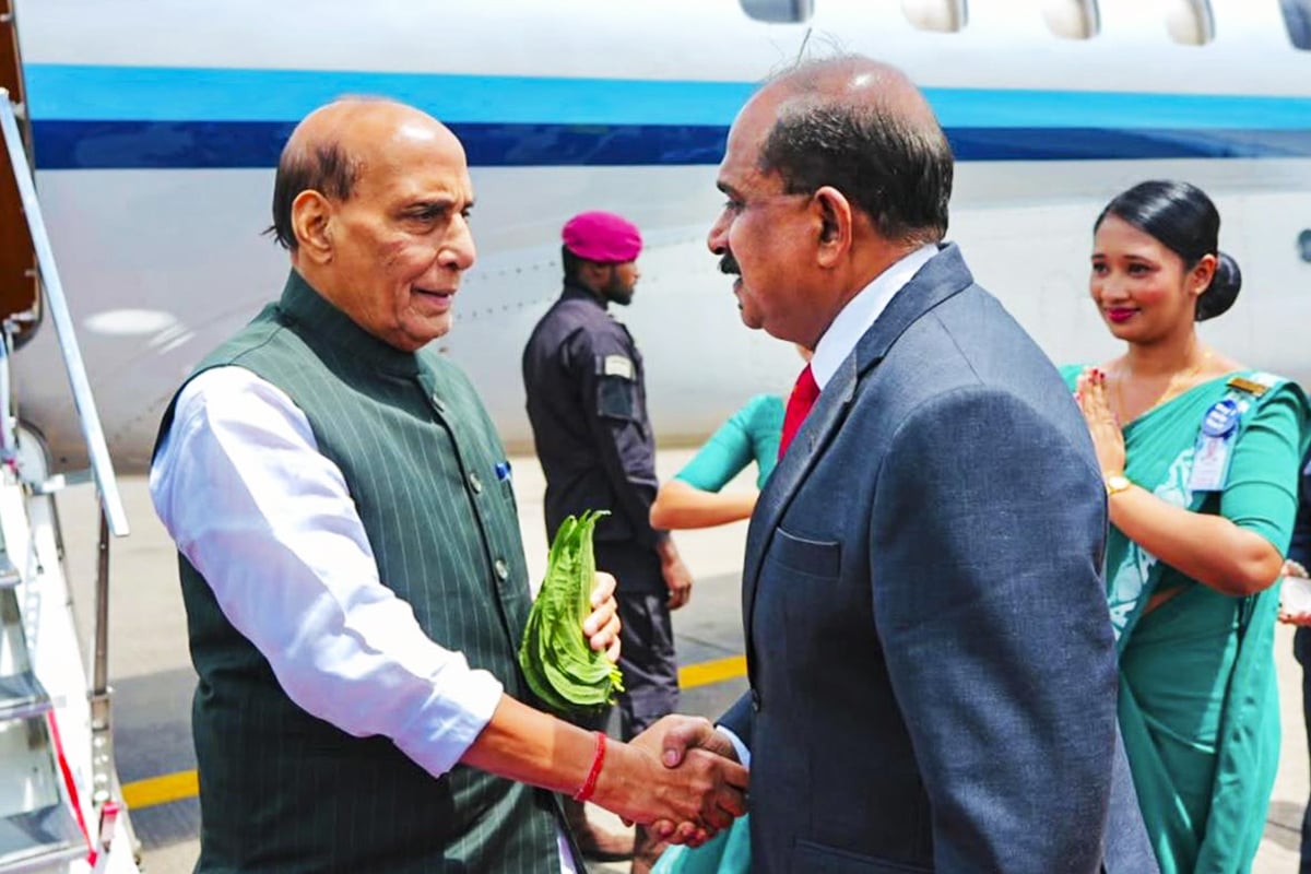 ৩৮ বছরে প্রথম! এলটিটিই-র রক্তাক্ত অতীত পেরিয়ে শ্রীলঙ্কায় ভারতের প্রতিরক্ষামন্ত্রী, কেন চিন্তায় চিন?