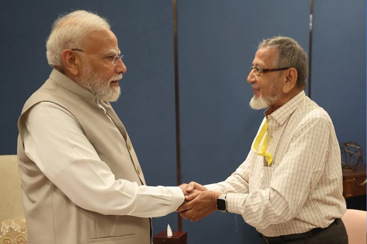 ‘বন্ধু’ প্রধানমন্ত্রী! তবু জমি ‘হাঙর’দের কবলে বৃদ্ধ, শেষ সম্বল হারিয়ে মোদির দুয়ারে অসহায় সহপাঠী