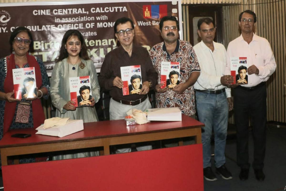 এবার মঙ্গোলিয়াও মুগ্ধ হবে উত্তম ম্যাজিকে! শতবর্ষে বিশ্বজয়ী বাঙালির মহানায়ক